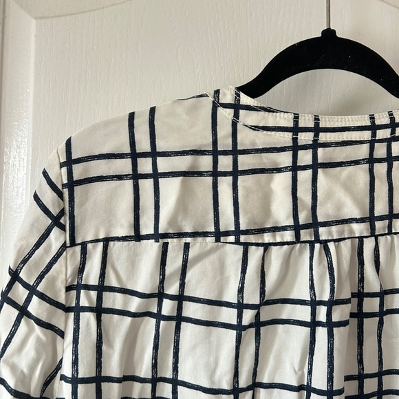 LL Bean Signature Collarless Lighweight Button Down - Picture 8 of 9